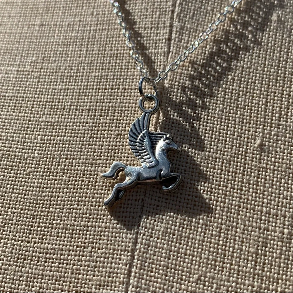 NWT Sterling Silver Plated Chain & Pegasus Horse Alloy Metal Charm Necklace - Picture 8 of 13